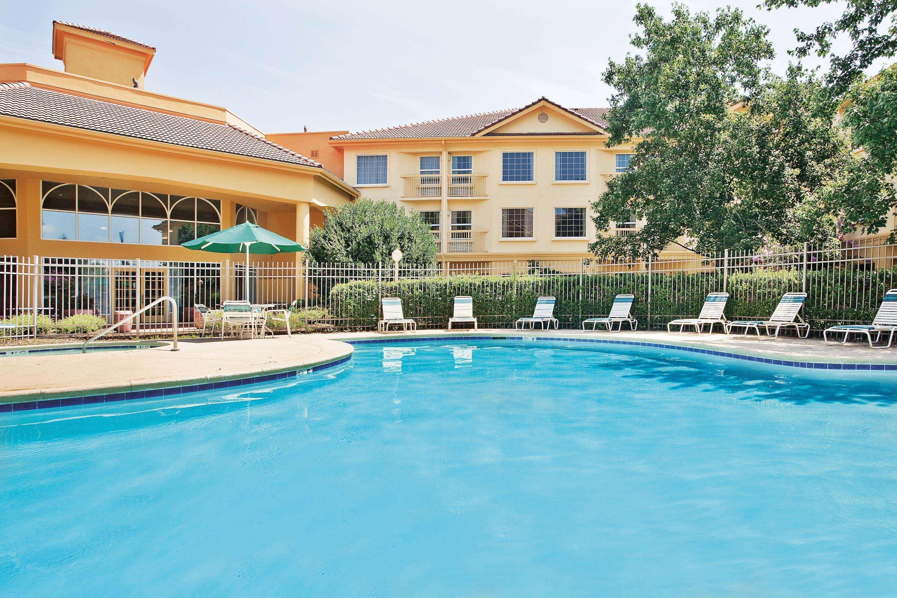 La Quinta By Wyndham Macon Hotel Bagian luar foto